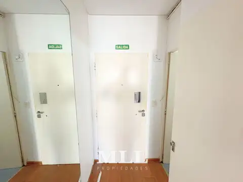 Oficina 4 ambientes con 1 baño