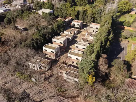 Duplex de 2 dormitorios con cochera y parrilla.