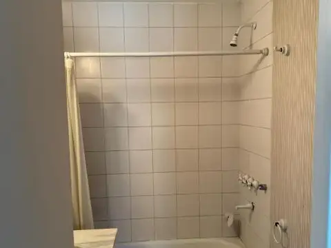 Casa en Alquiler con 2 cocheras