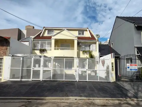 En Venta en Martin Coronado Triplex 4 Ambientes 2 Baños Cochera F: 2733