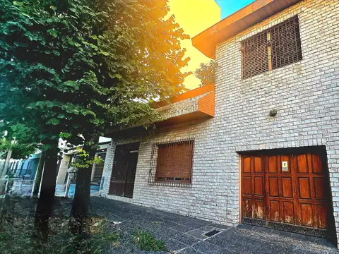 Casa 4 ambientes en Venta en Villa Bosch.