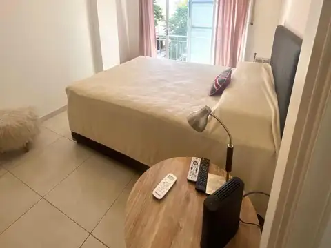 Monoambiente en alquiler temporario para 2 con balcón francés - Plaza Colón