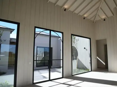 Casa 7 ambientes con 6 baños