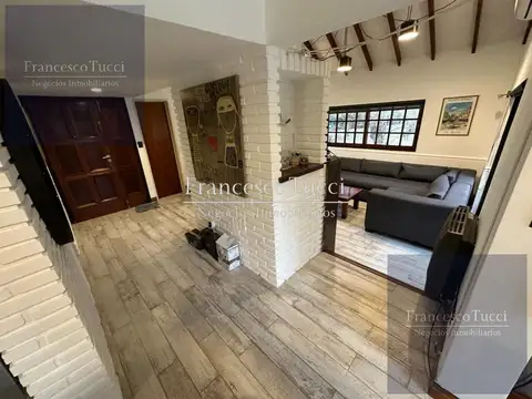 Casa en Venta con 2 cocheras