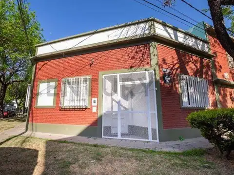 Casa en Abasto - 2 Dormitorios, terraza.