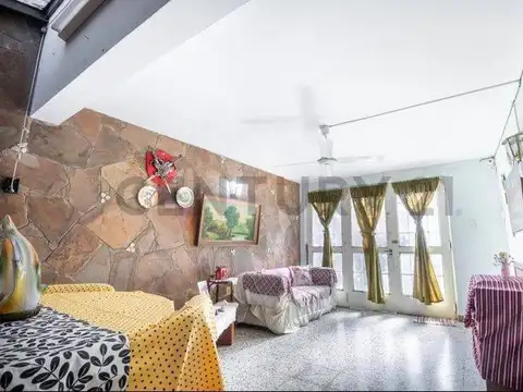 Casa 5 ambientes con 1 baño