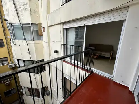2 AMB RECICLADO CON BALCON EN L. BAJA EXPENSAS. BILLINGHURST Y MANSILLA
