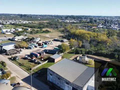 Enorme playa de estacionamiento en Gualeguaychú, ubicación estratégica.