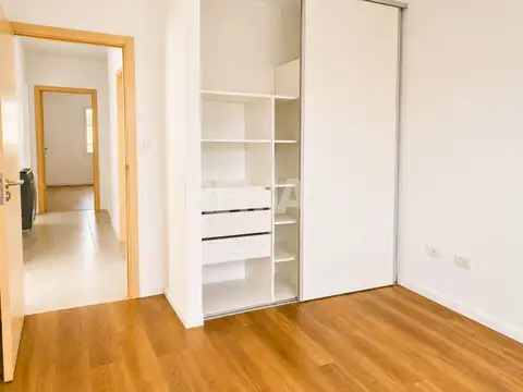 Depto Tipo Casa en Alquiler con 1 cocheras