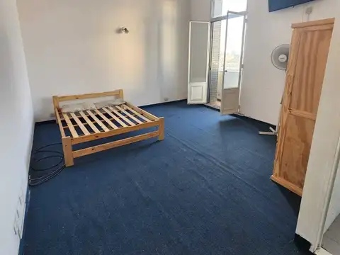 ONCE: Alquiler Amplia y luminosa Oficina con balcón en excelente ubicación.