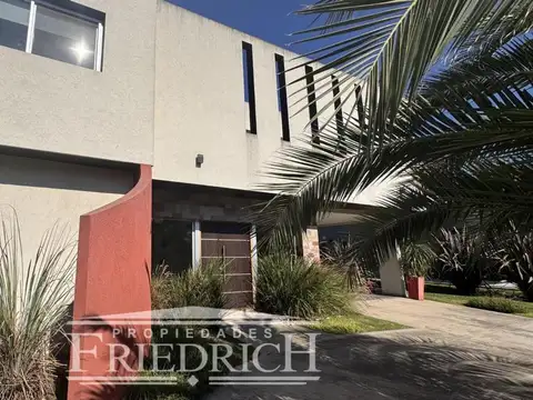 Casa en Venta con 5 cocheras