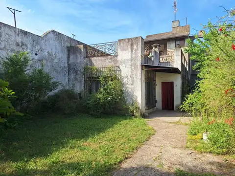 VENTA CASA A RECICLAR O LOTE EN MORON SUR