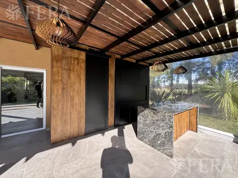 Venta de Casa 4 ambientes con piscina Club de Campo Miralagos 2- La Plata