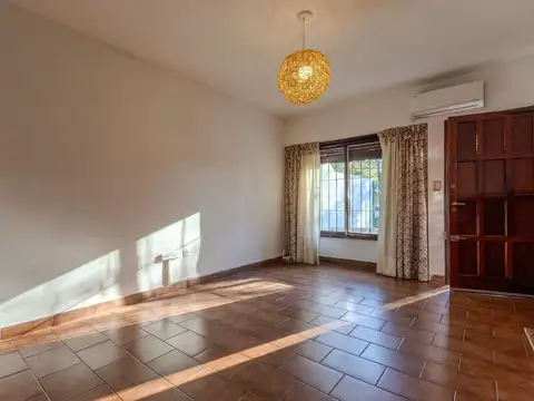 Depto Tipo Casa en Alquiler en Villa Luzuriaga, $ 750.000