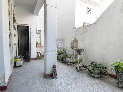 PH en Villa Luro en venta 4 ambientes con patio al frente . LUMINOSO,