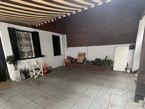 GRAL. PAZ 9700. VERSALLES PH 4 AMB. AL FRENTE CON PATIO, TERRAZA Y 2 COCHERAS