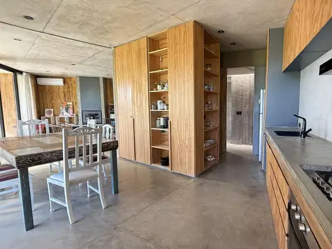 Casa 4 ambientes con 2 baños