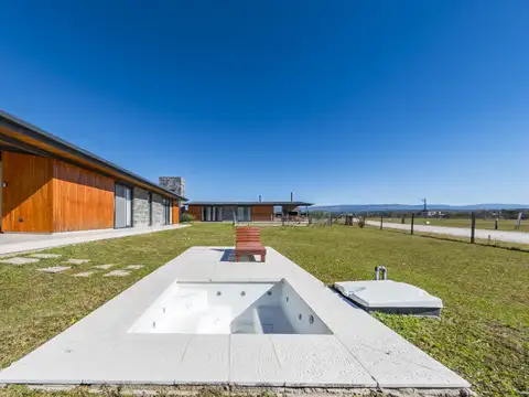 Casa 4 ambientes con 3 baños