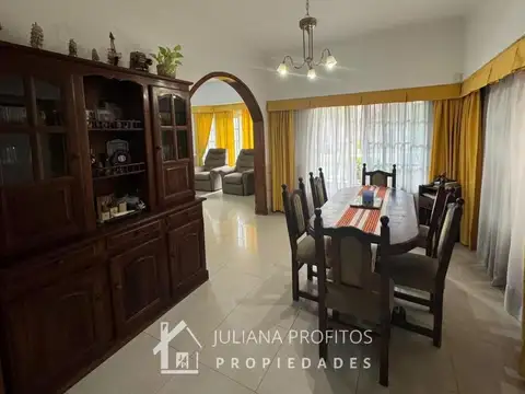 Casa en Venta con 3 cocheras