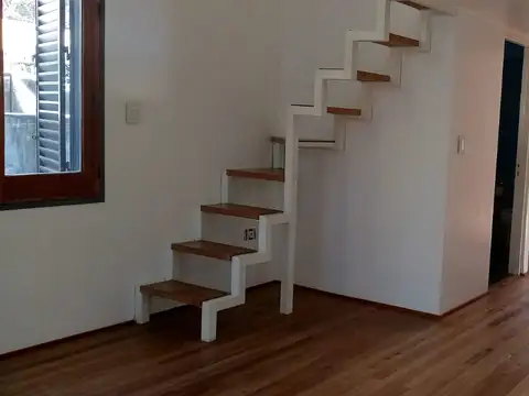 Casa en Alquiler con 2 cocheras