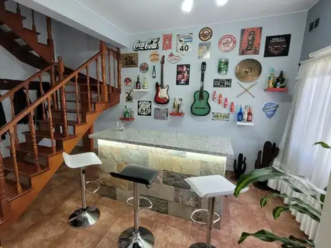 Casa 5 ambientes con 2 baños