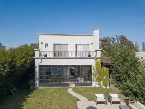 Casa 4 ambientes en Santa Elena Pilar del este