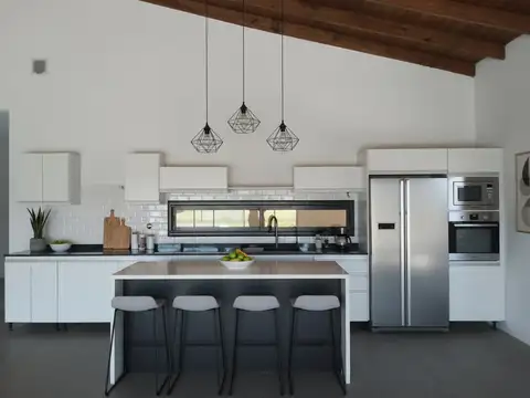 Casa 5 ambientes con 3 baños