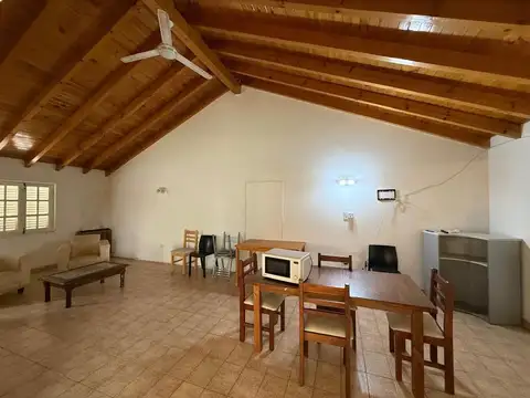 Casa 7 ambientes con 2 baños