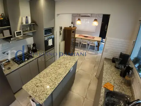 Casa 5 ambientes con 4 baños