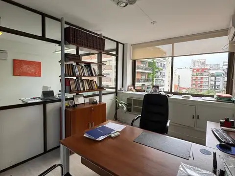 Oficina en Alquiler con 1 cochera