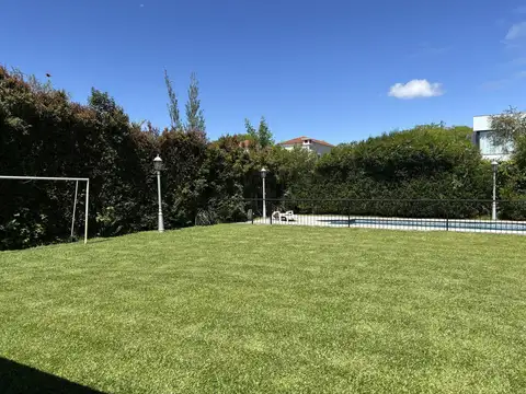 Casa en Venta con 6 cocheras