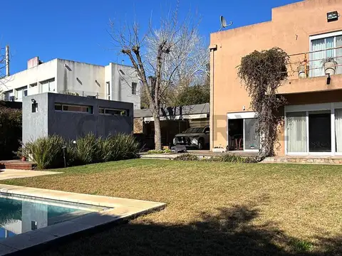 Casa 6 ambientes con 3 baños