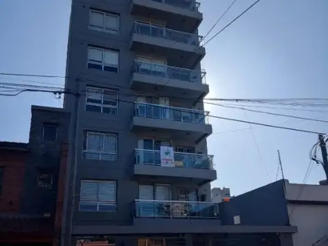 Piso 4 Amb c/cochera descubierta Brown 1013 Quilmes Este