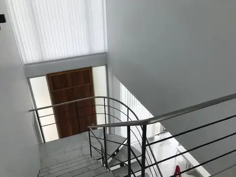 Casa 5 ambientes con cochera en venta en Greenville Polo