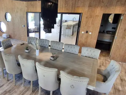 Casa 6 ambientes con 4 baños