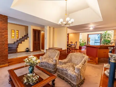 Casa 5 ambientes con 4 baños