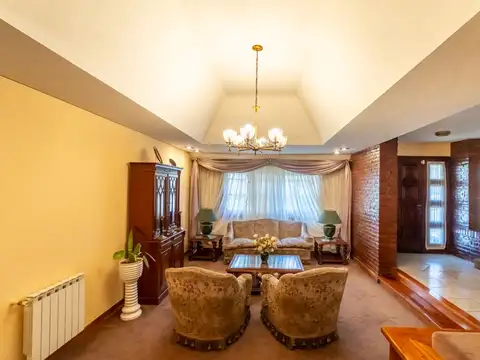 Casa en Venta con 2 cocheras