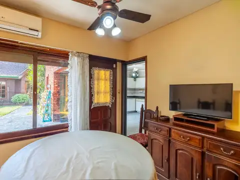 VENTA CASA 4 AMBIENTES CON COCHERA Y JARDIN WILDE