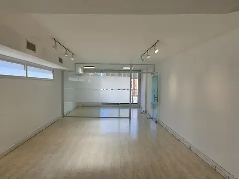 Oficina en Belgrano sobre Libertador