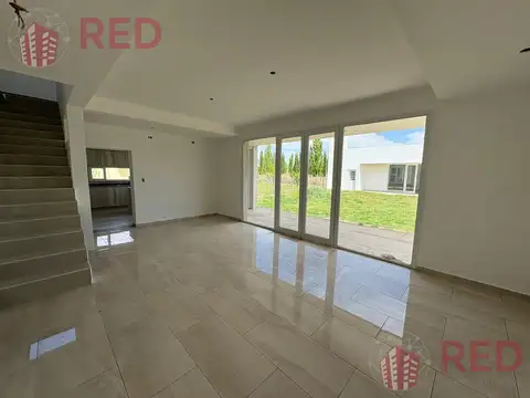 Vende casa 6 dormitorios en Barrio Privado Cardinal Sur