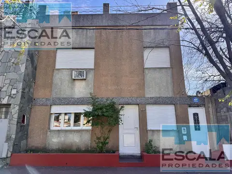 CASA DE 3 DORMITORIOS CON PATIO EN ALQUILER ROSARIO