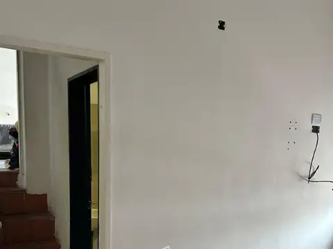 Casa de 4 Ambientes Amplia en Parque Avellaneda con doble Acceso