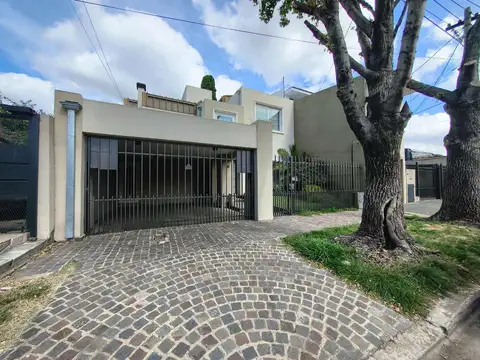 Alquiler Casa 5 ambientes c/cochera Berazategui