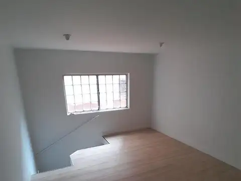 SE ALQUILA OFICINA COMERCIAL CON ENTREPISO EN AV. COLON!