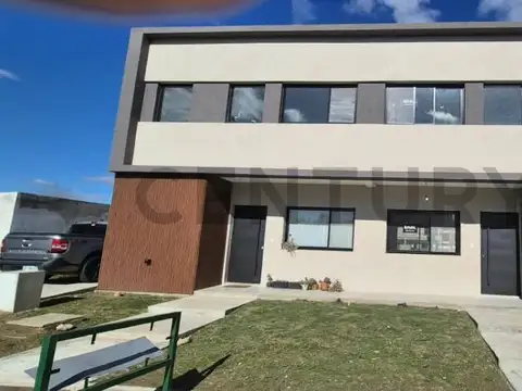 Casa Dúplex a estrenar con jardín y parrilla en Spring Park Pilar