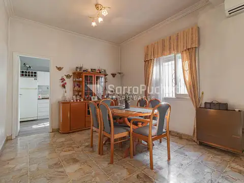 Casa 4 ambientes con 2 baños