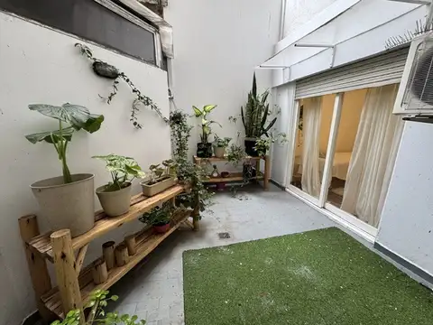 ALQUILER 2 AMBIENTES CON PATIO, LATERAL, APTO PROFESIONAL