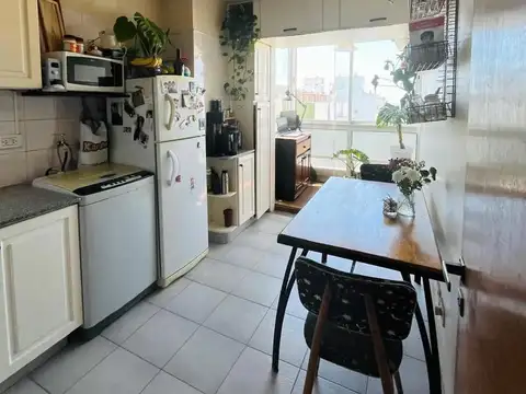 1 dormitorio en semi piso con vista parcial al rio