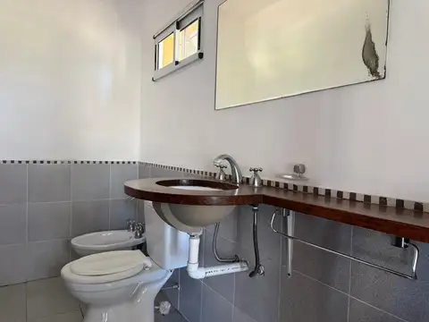 Venta casa dos dormitorios - Terreno 450 m2 - FUNES (garita 15)