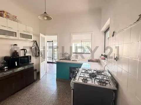 Casa en Venta de 2 dormitorios, tres ambientes, Tolosa,  Buenos Aires.